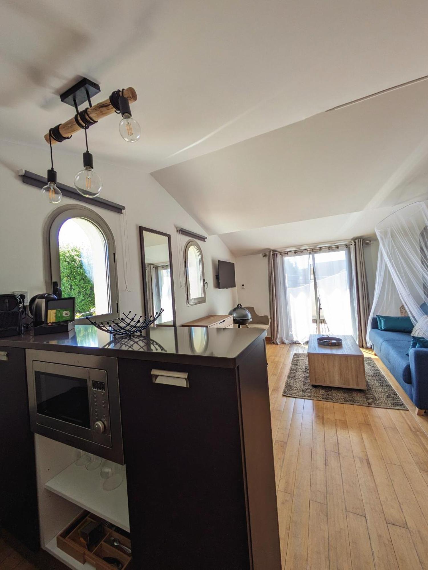 Studio Dernier Etage Le Nid D'Amour - Sejour Romantique, Mandara Beach, 胡安莱潘 外观 照片